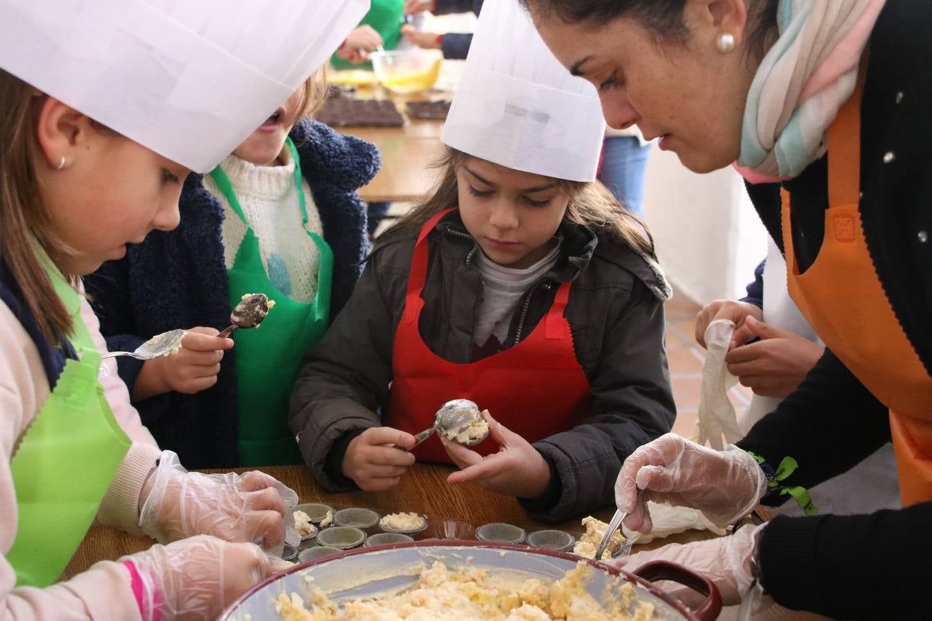 Fotos: Cáritas Parroquial celebra la tercera edición de su 'Tapa Solidaria'