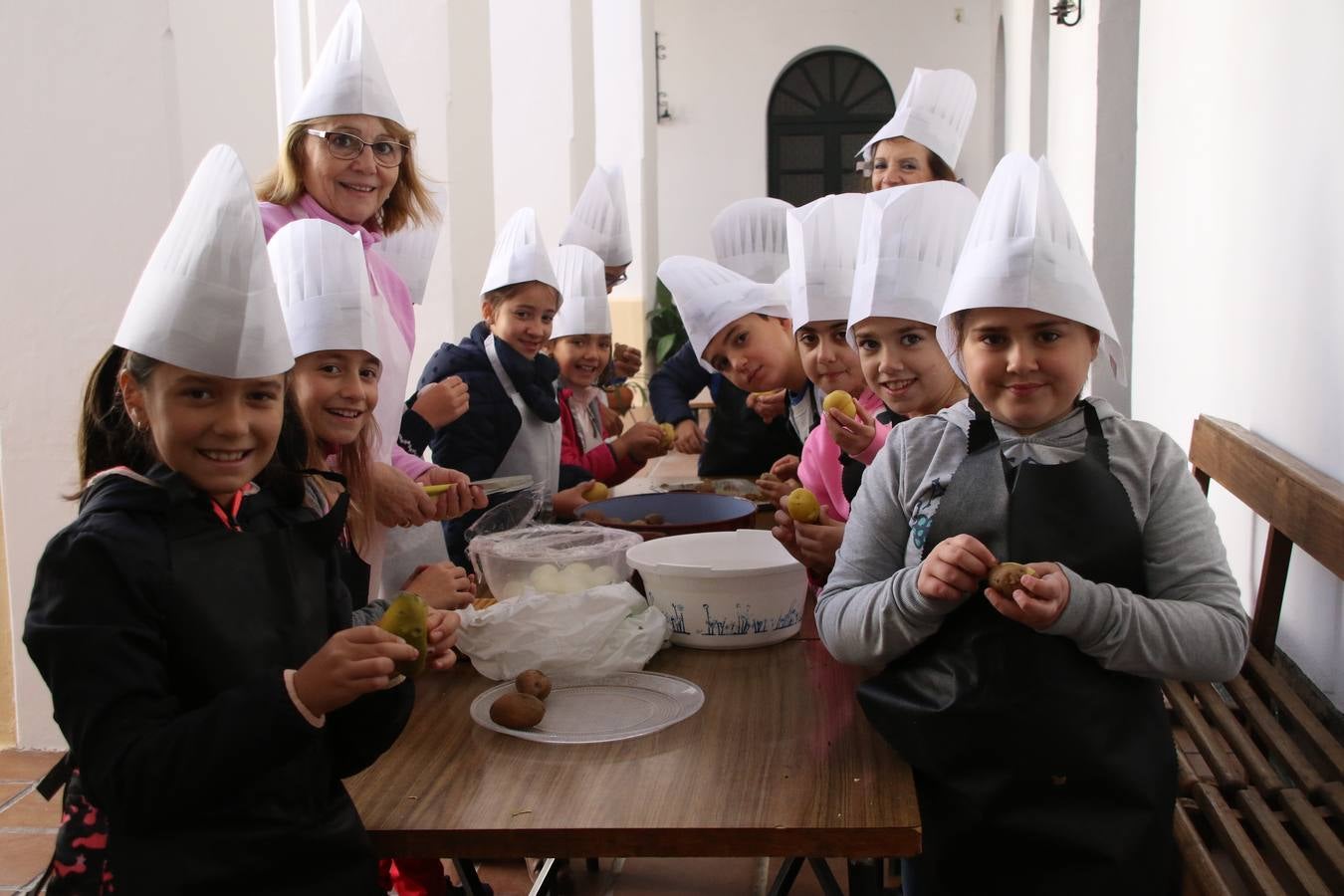 Fotos: Cáritas Parroquial celebra la tercera edición de su 'Tapa Solidaria'
