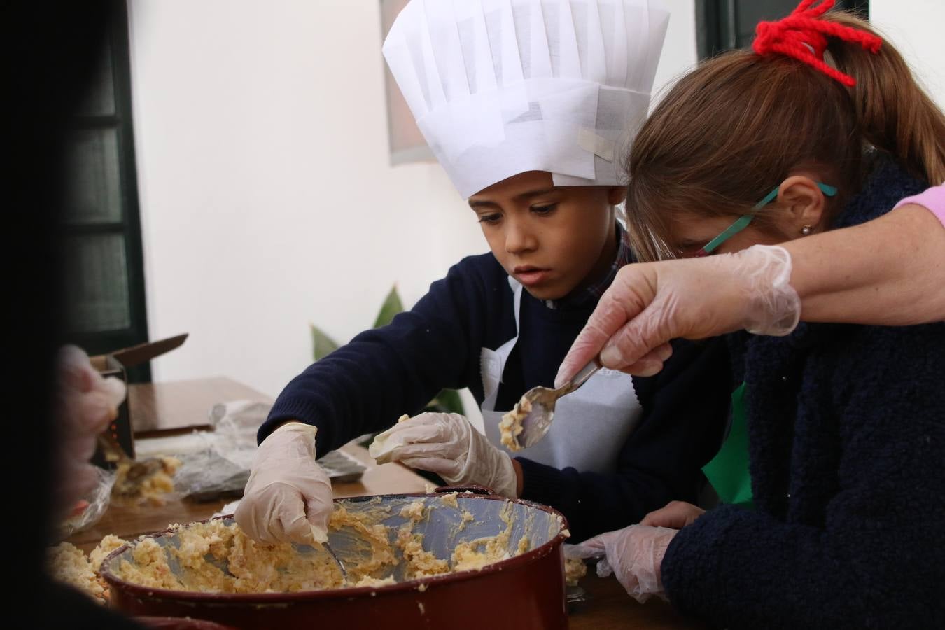 Fotos: Cáritas Parroquial celebra la tercera edición de su 'Tapa Solidaria'