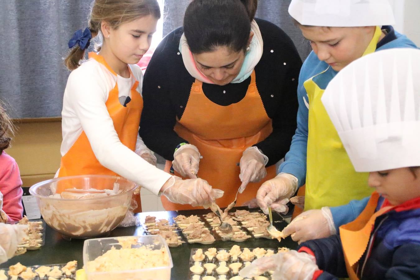 Fotos: Cáritas Parroquial celebra la tercera edición de su 'Tapa Solidaria'
