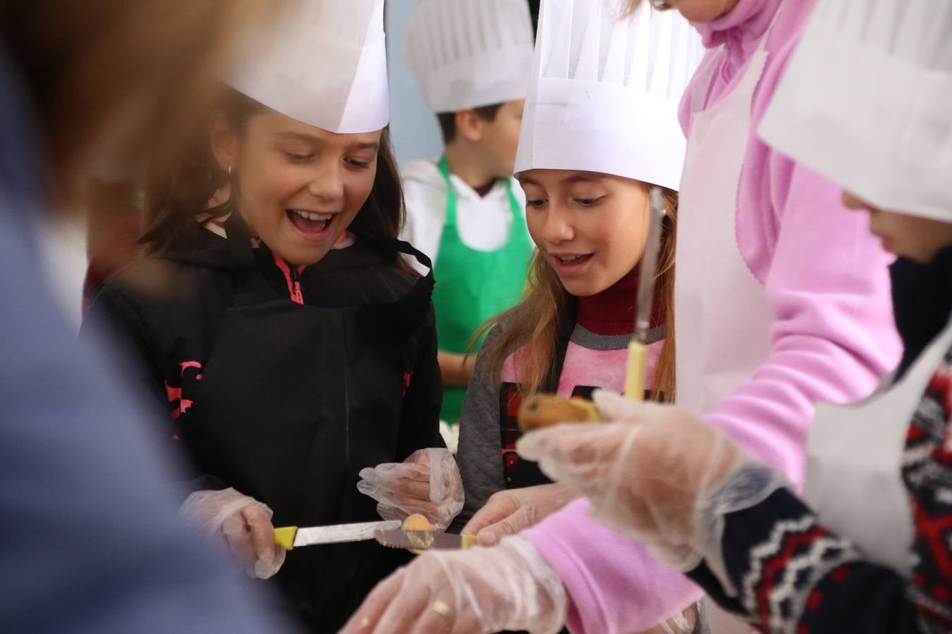Fotos: Cáritas Parroquial celebra la tercera edición de su 'Tapa Solidaria'