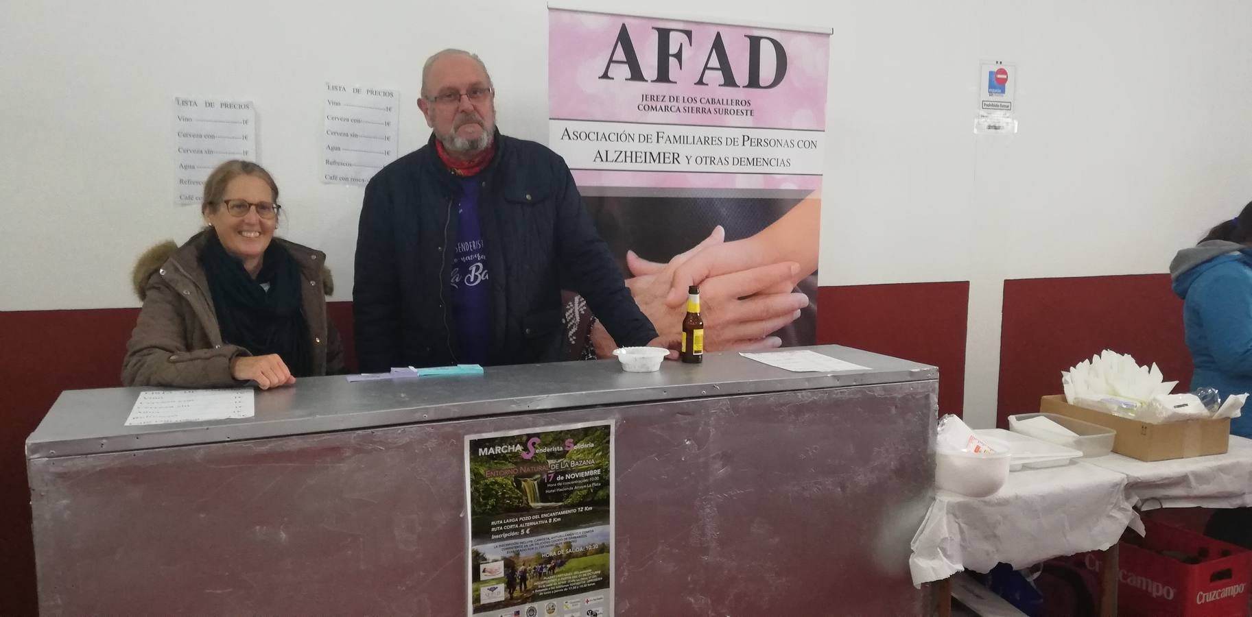 Participantes en en inicio de la Marcha por el bello entorno de La Bazana.