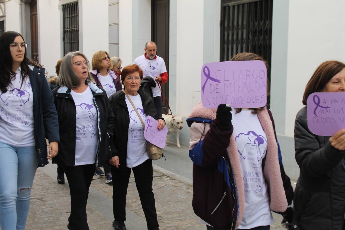 Lectura de un manifiesto a cargo de Plena Inclusión Jerez en el patio del Conventual San Agustín.