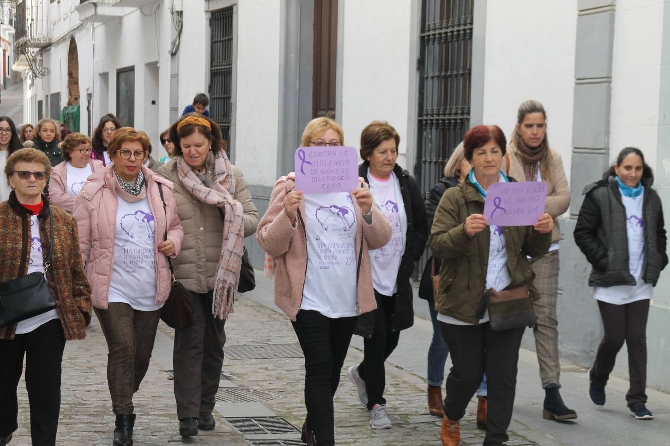 Lectura de un manifiesto a cargo de Plena Inclusión Jerez en el patio del Conventual San Agustín.