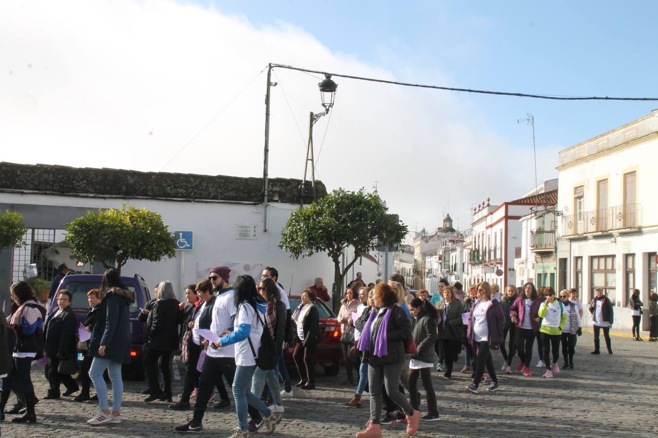 Lectura de un manifiesto a cargo de Plena Inclusión Jerez en el patio del Conventual San Agustín.