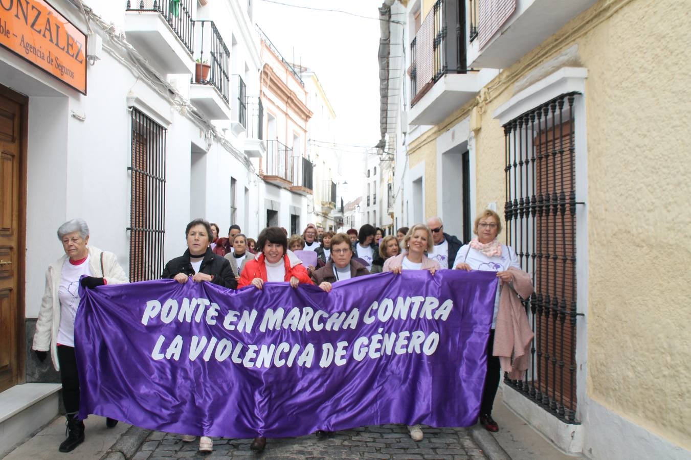 Lectura de un manifiesto a cargo de Plena Inclusión Jerez en el patio del Conventual San Agustín.