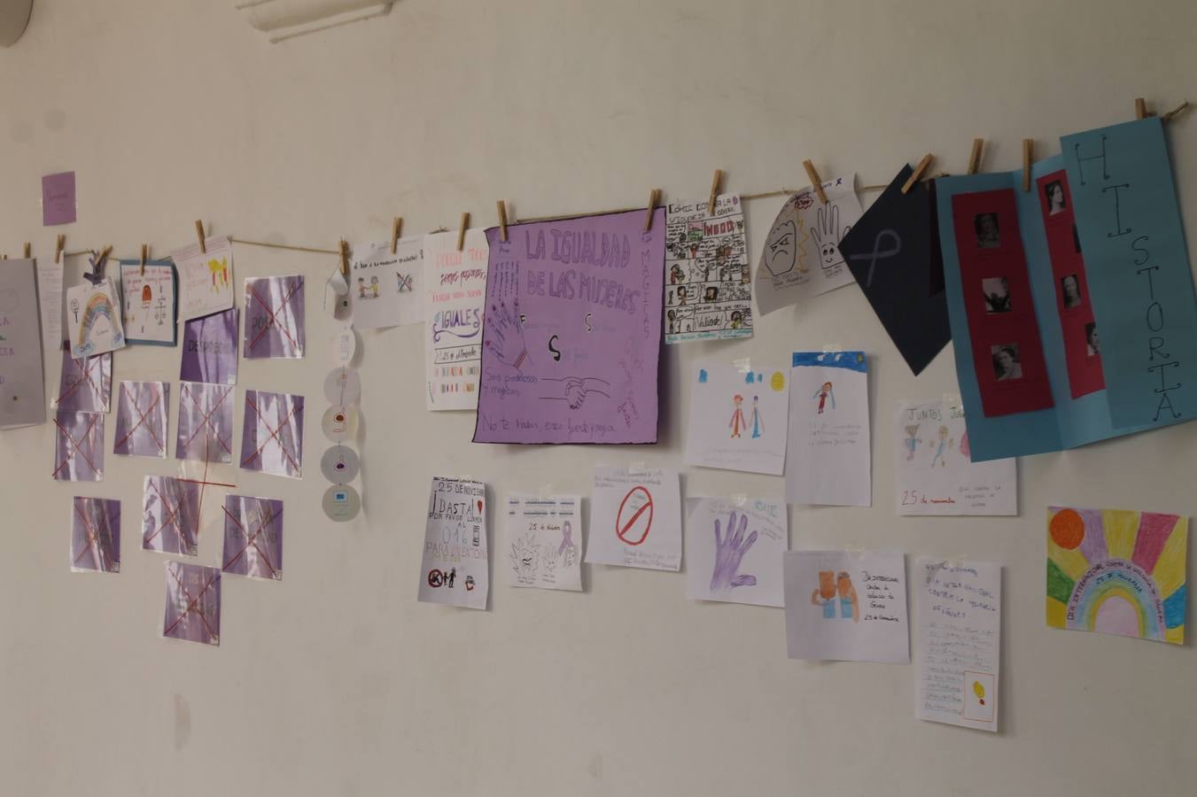 Lectura de un manifiesto a cargo de Plena Inclusión Jerez en el patio del Conventual San Agustín.