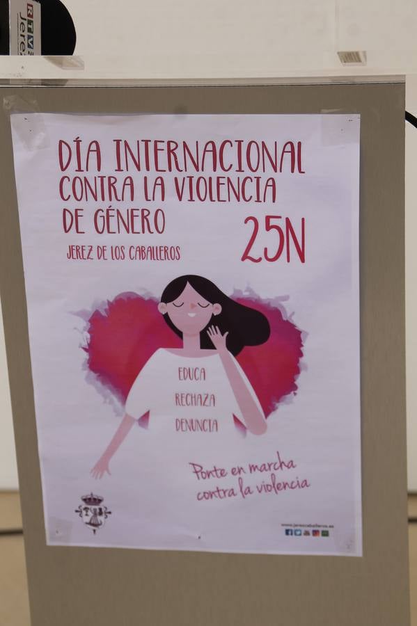 Lectura de un manifiesto a cargo de Plena Inclusión Jerez en el patio del Conventual San Agustín.