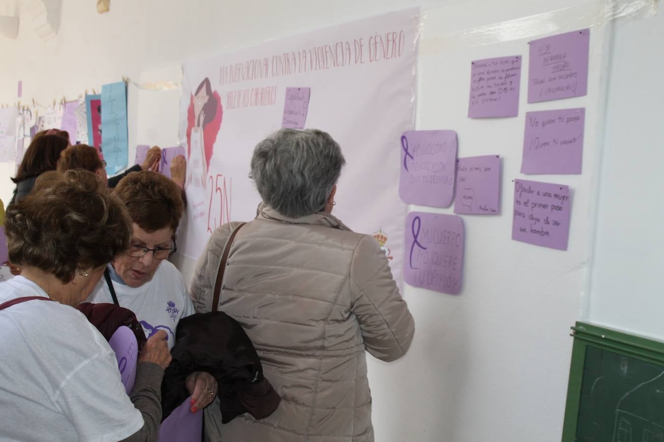 Lectura de un manifiesto a cargo de Plena Inclusión Jerez en el patio del Conventual San Agustín.