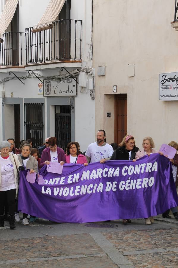 Lectura de un manifiesto a cargo de Plena Inclusión Jerez en el patio del Conventual San Agustín.