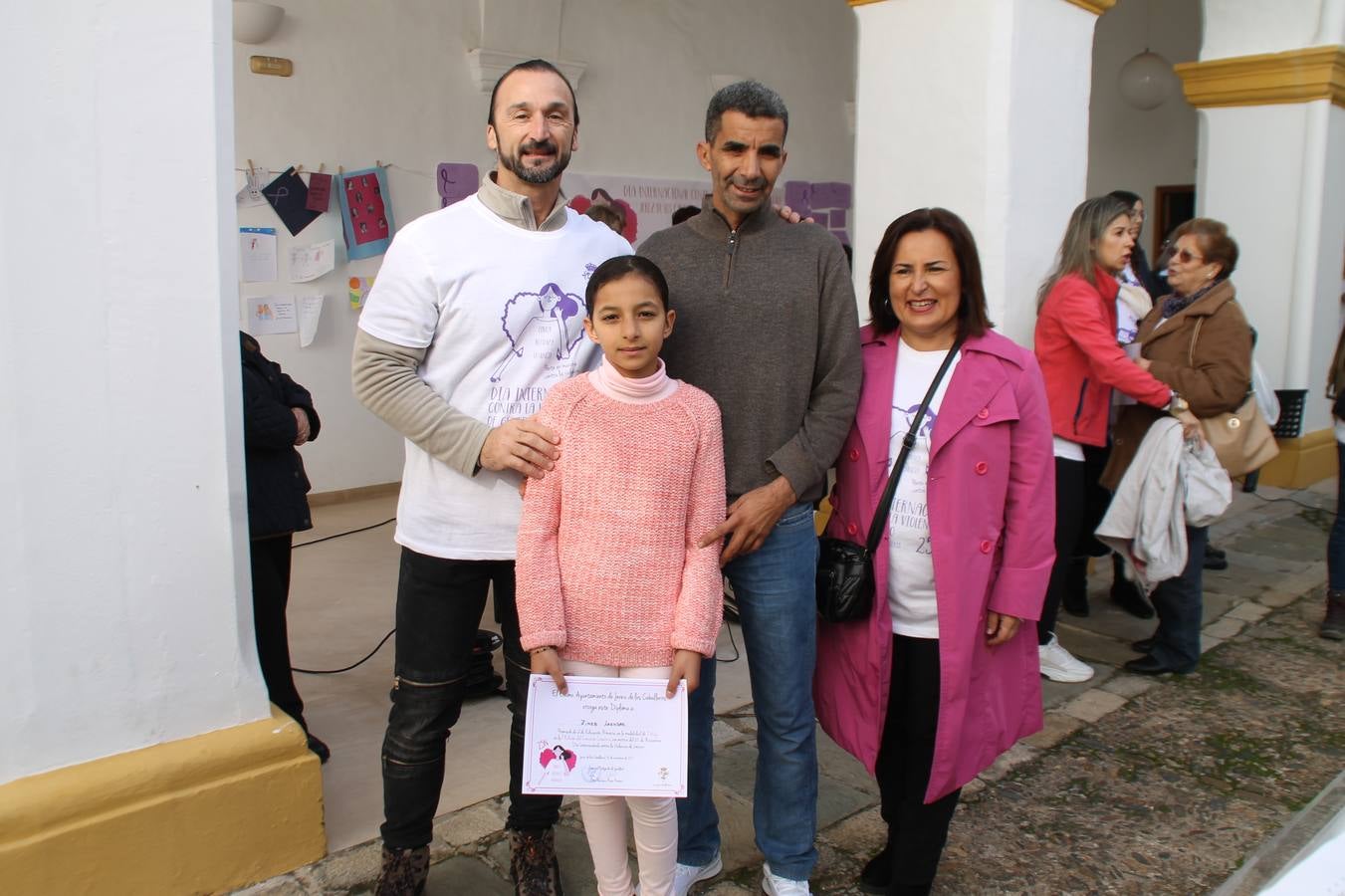 Lectura de un manifiesto a cargo de Plena Inclusión Jerez en el patio del Conventual San Agustín.