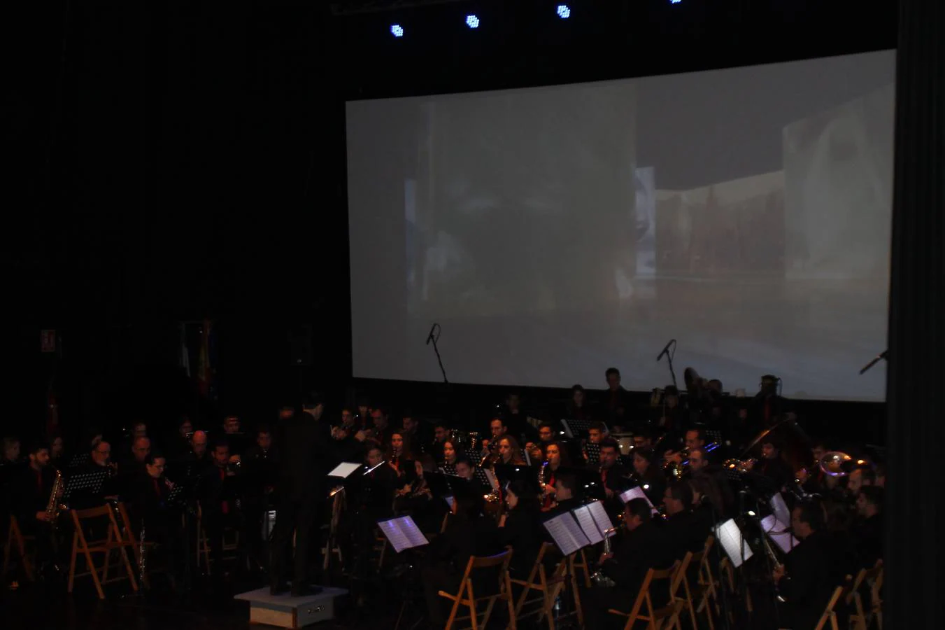 Los alumnos más pequeños de la Escuela de Música en su estreno en el Conciertazo.