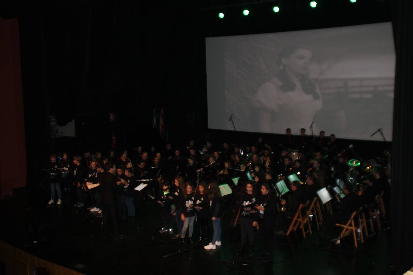 Los alumnos más pequeños de la Escuela de Música en su estreno en el Conciertazo.