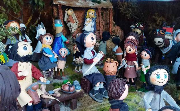 El Belén de Carmen Ramos realizado con figuras de goma eva también cambia su lugar de ubicación y se podrá visitar en la calle Doctor Benítez.