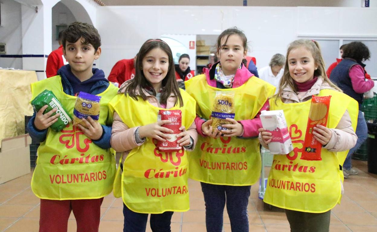 Voluntarios de la 'Campaña del kilo'. 