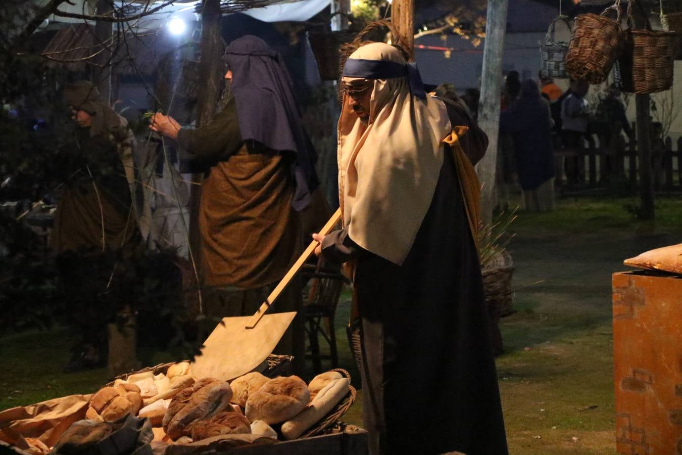 Más de 200 personajes dan vida a este Belén pleno de realismo y tradición.