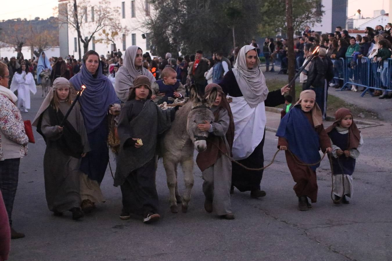 Más de 200 personajes dan vida a este Belén pleno de realismo y tradición.