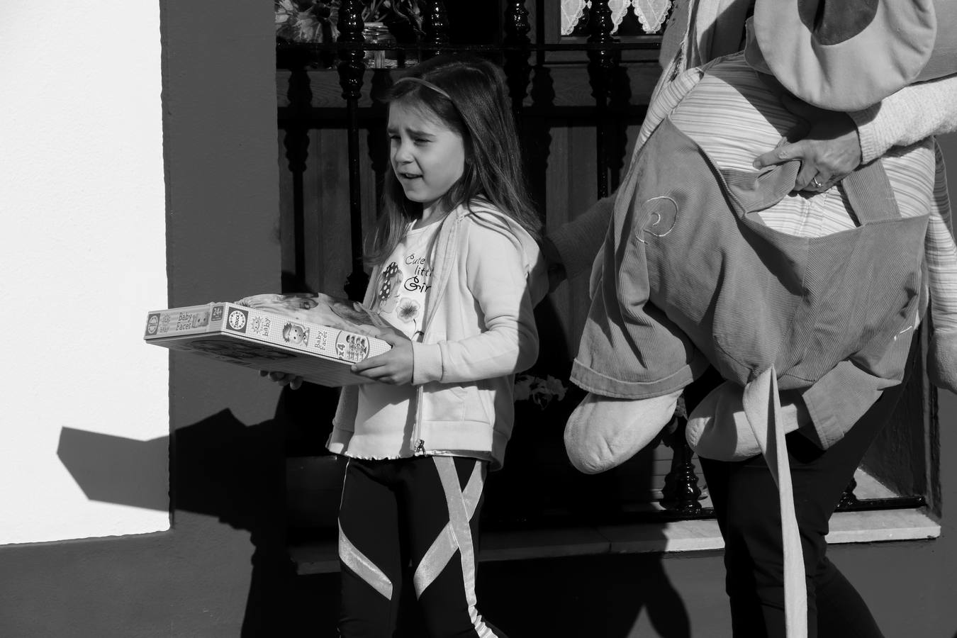 Durante el ensayo solidario recabando juguetes por las calles de Jerez.