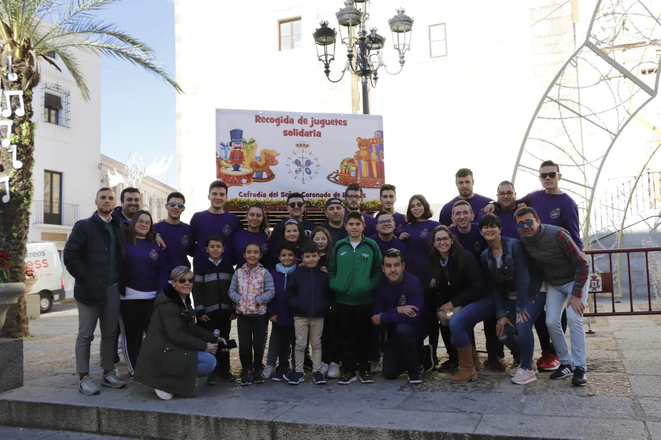 Durante el ensayo solidario recabando juguetes por las calles de Jerez.