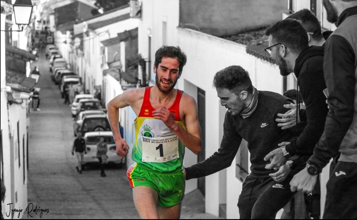 Mnauel Gómez Lucas durante su reciente participación en la San Silvestre de Burguillos.