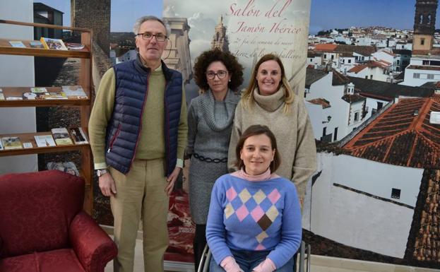 Los concejales de Turismo e Industria junto a las directoras de la Oficina de Turismo e INFEJE.