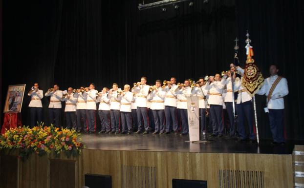 Banda de Nuestra Señora del Rosario en el culmen del acto.