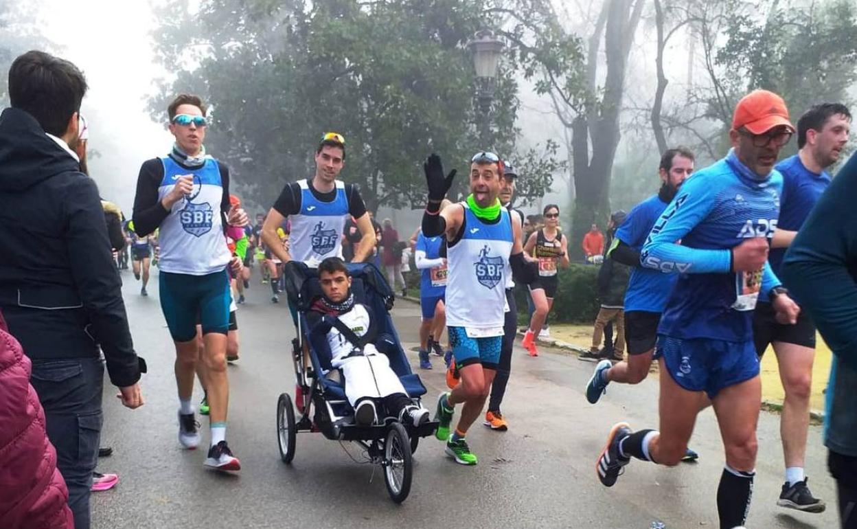 Bonita experiencia para Álvaro Amaro, José Pérez y los hermanos Ramón y José Ángel Pérez en el EDP Media Maratón de Sevilla