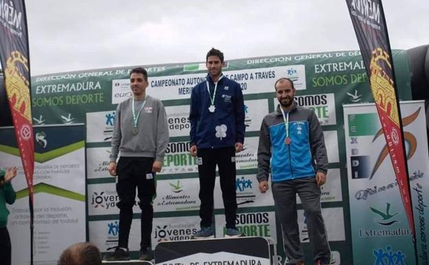 Manuel Gómez, en lo alto del podio, en Mérida.