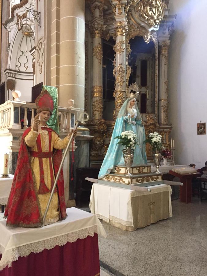 Presentación de los niños a la Virgen en la celebración de La Candelaria. 