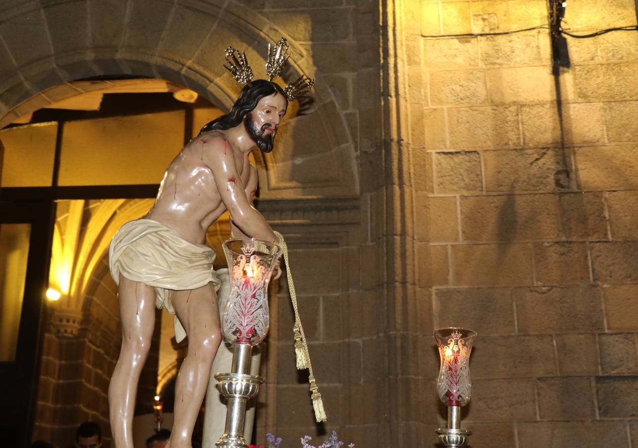 Numerosos fieles acompañaron el traslado desde la iglesia de San Miguel hasta la ermita de Los Mártires.