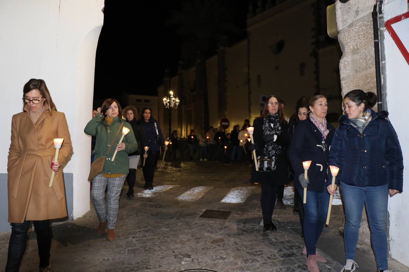Numerosos fieles acompañaron el traslado desde la iglesia de San Miguel hasta la ermita de Los Mártires.