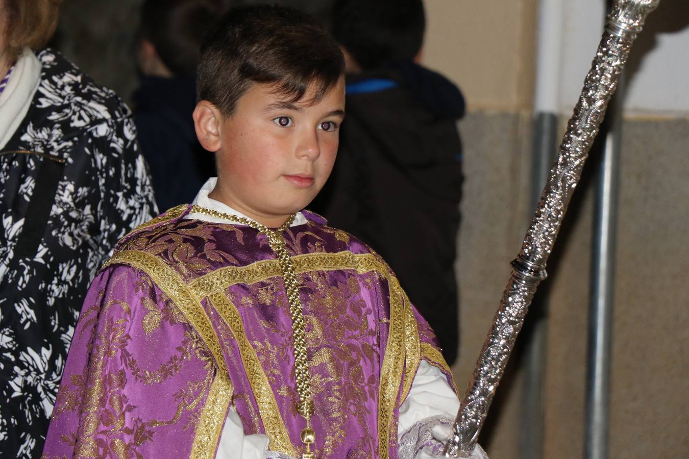 Numerosos fieles acompañaron el traslado desde la iglesia de San Miguel hasta la ermita de Los Mártires.