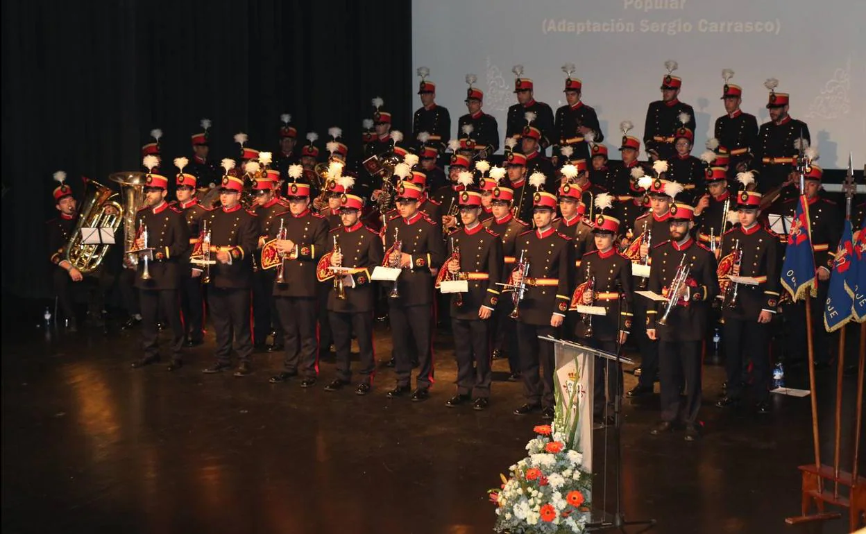 La Agrupación Musical 'Maestro Sousa' durante su actuación con su nuevo uniforme de gala.
