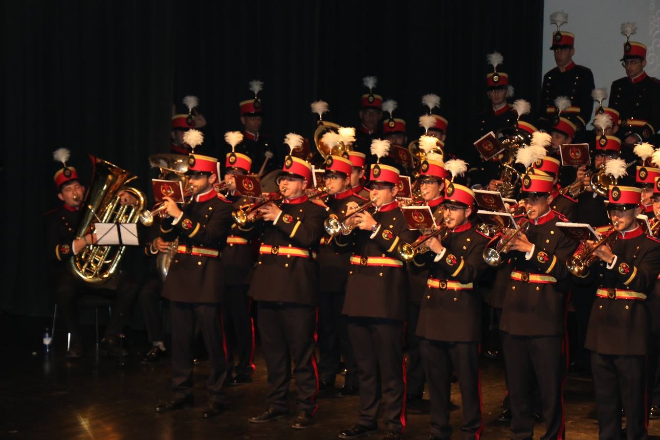 La Agrupación Musical 'Maestro Sousa' interpretando una de las Marchas de su repertorio para esta Semana Santa.