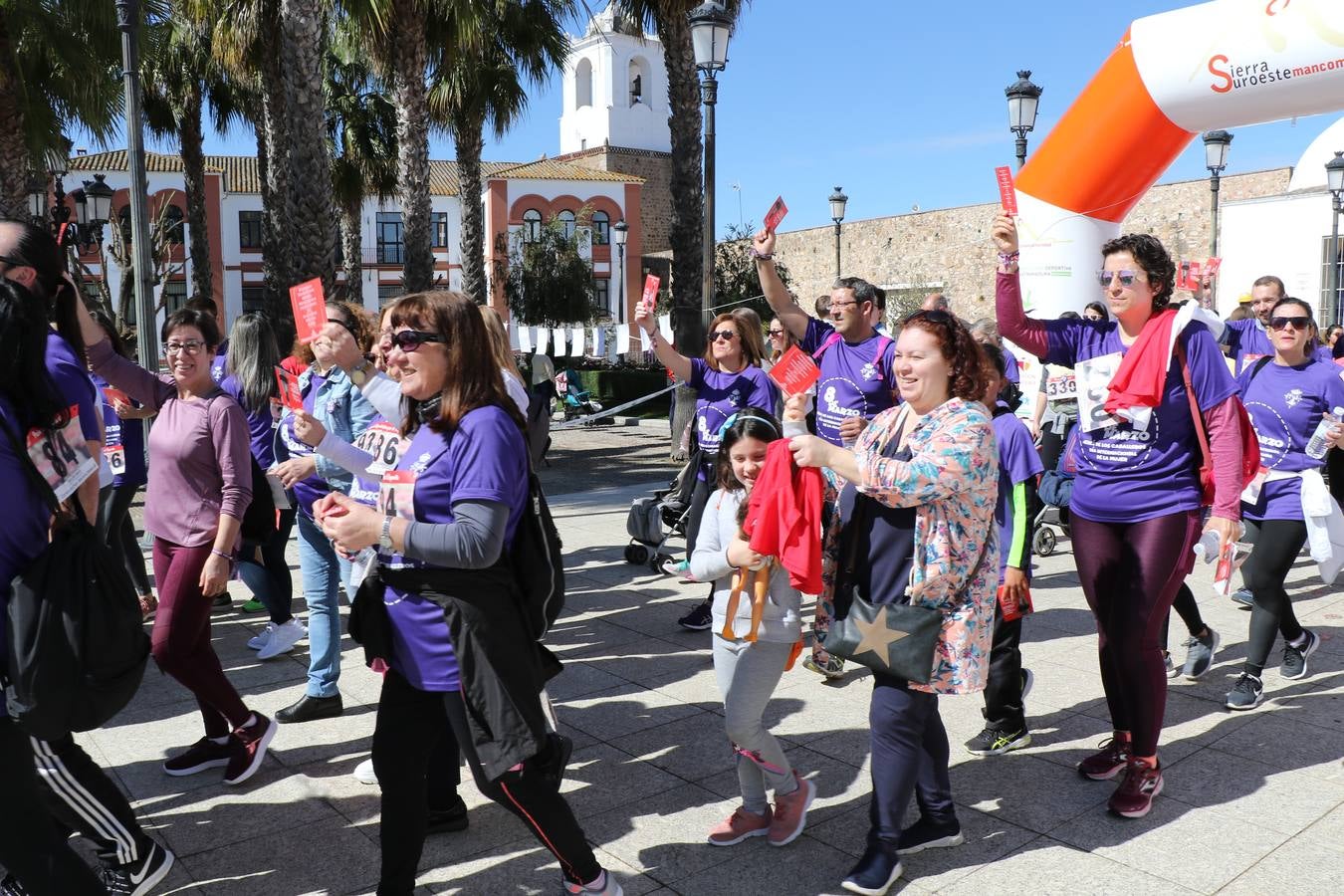 Participantes en la II Carrera de la Mujer.