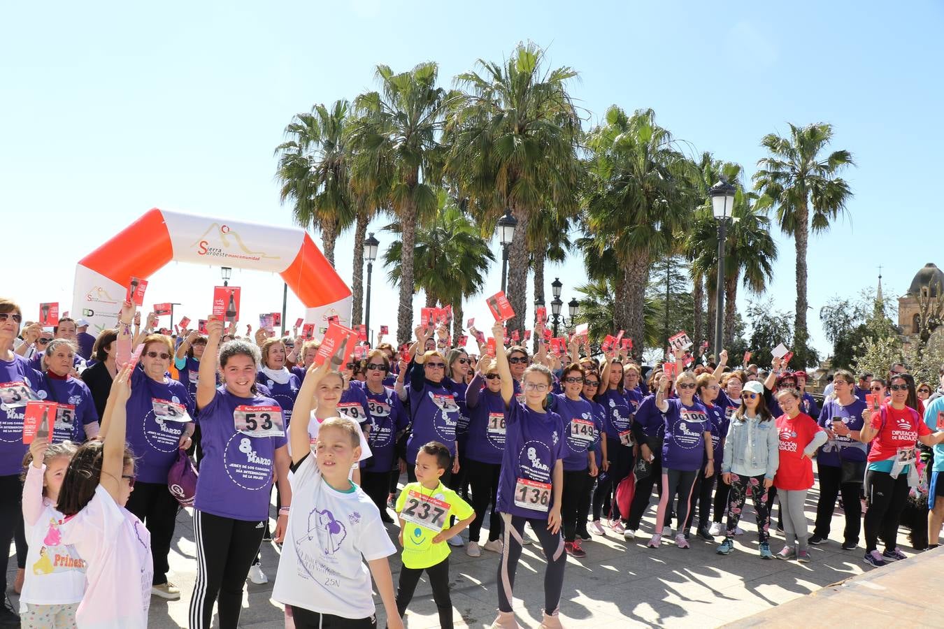 Participantes en la II Carrera de la Mujer.