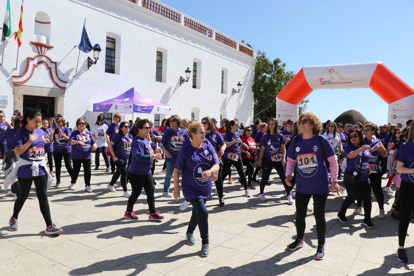 Participantes en la II Carrera de la Mujer.