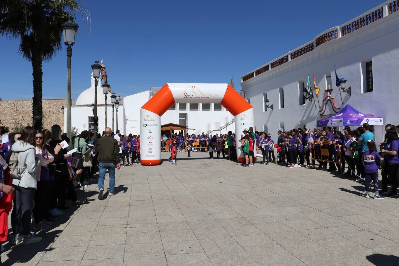Participantes en la II Carrera de la Mujer.