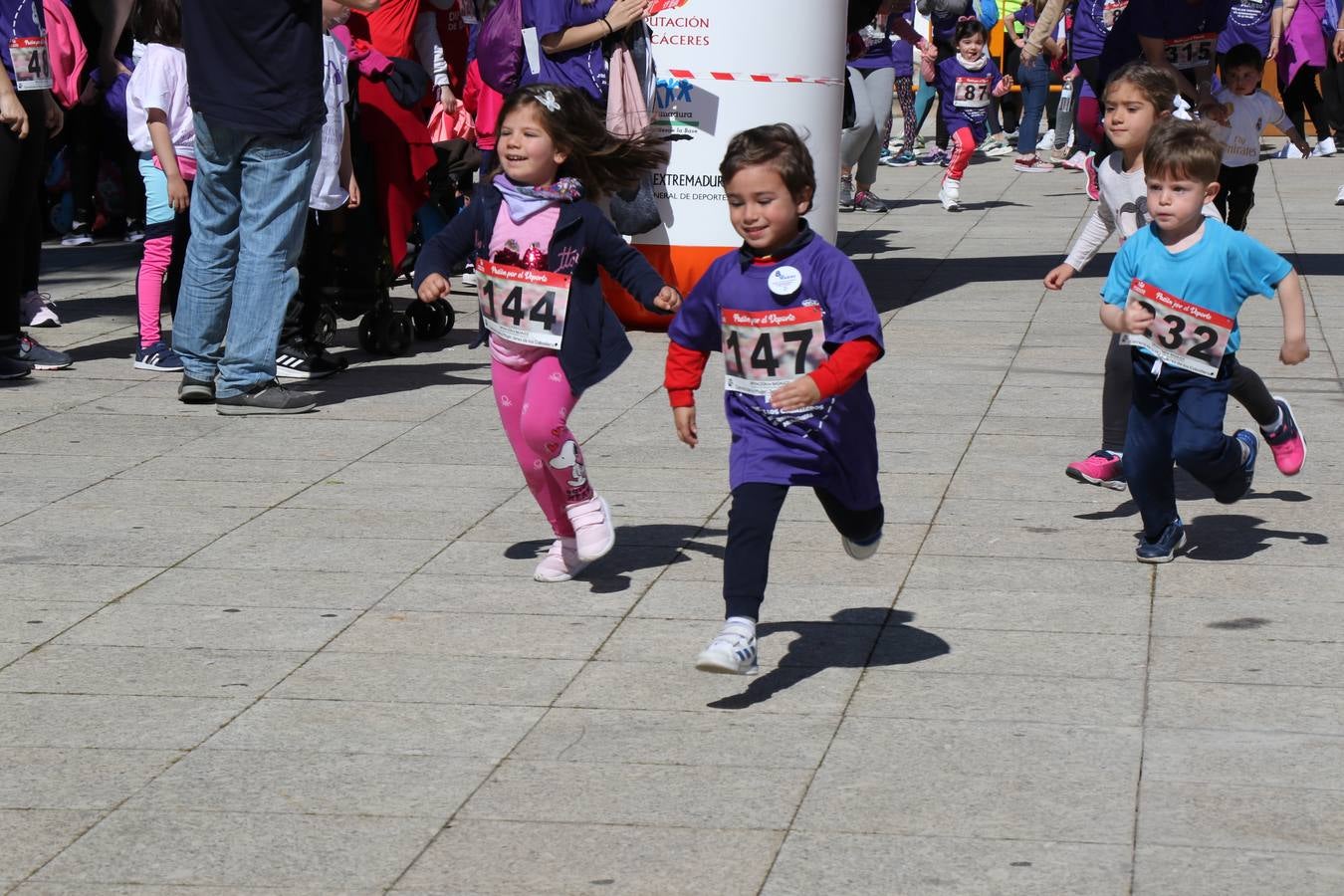 Participantes en la II Carrera de la Mujer.