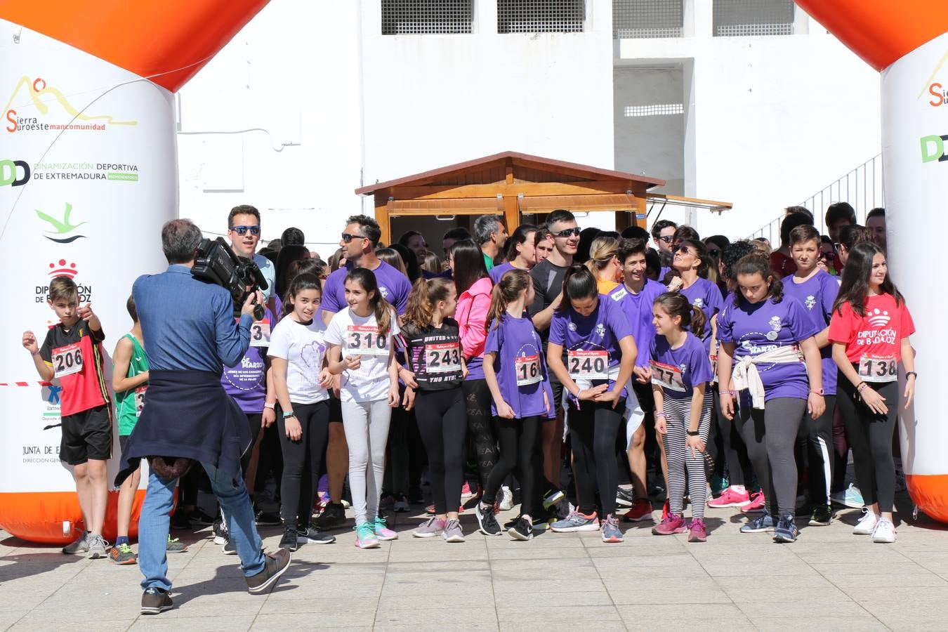 Participantes en la II Carrera de la Mujer.
