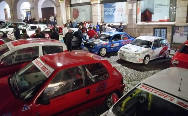 Imagen de algunos de los coches de los distintos equipos.