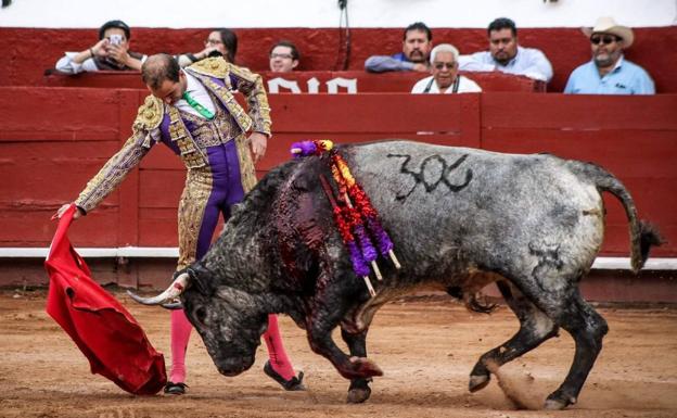 Jaime Martínez toreando.