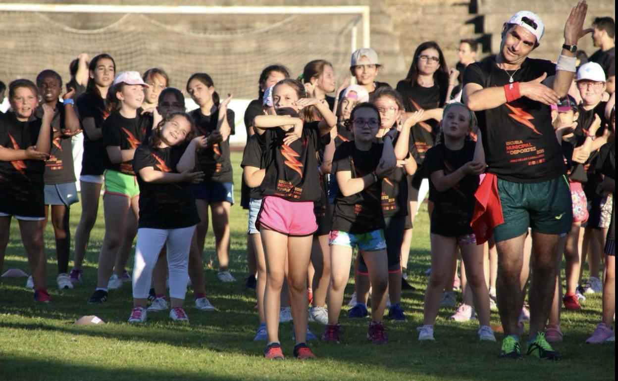 Monitores deportivos municipales dirigirán actividades físicas para que los vecinos no dejen de hacer ejercicio