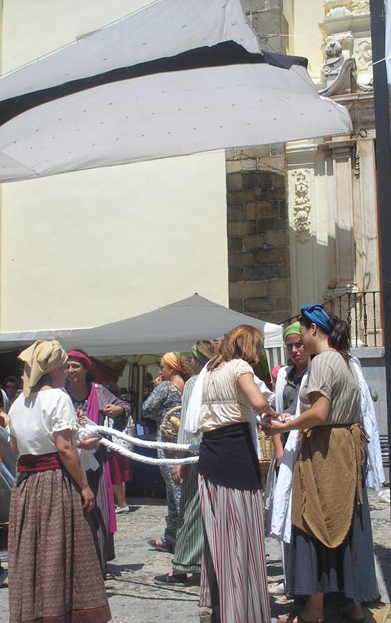 Escena de animación de calle en la fortaleza templaria.