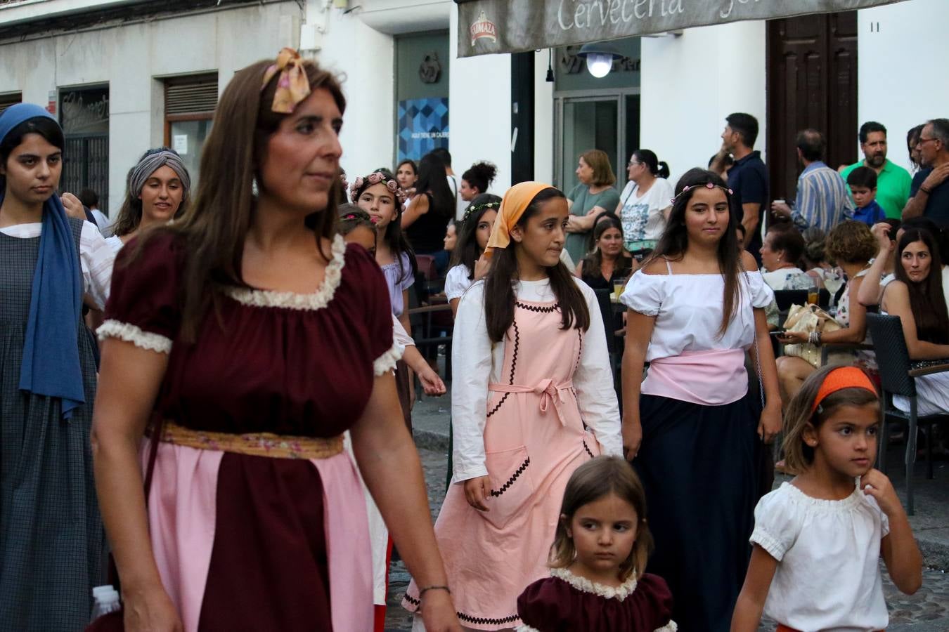 Escena de animación de calle en la fortaleza templaria.