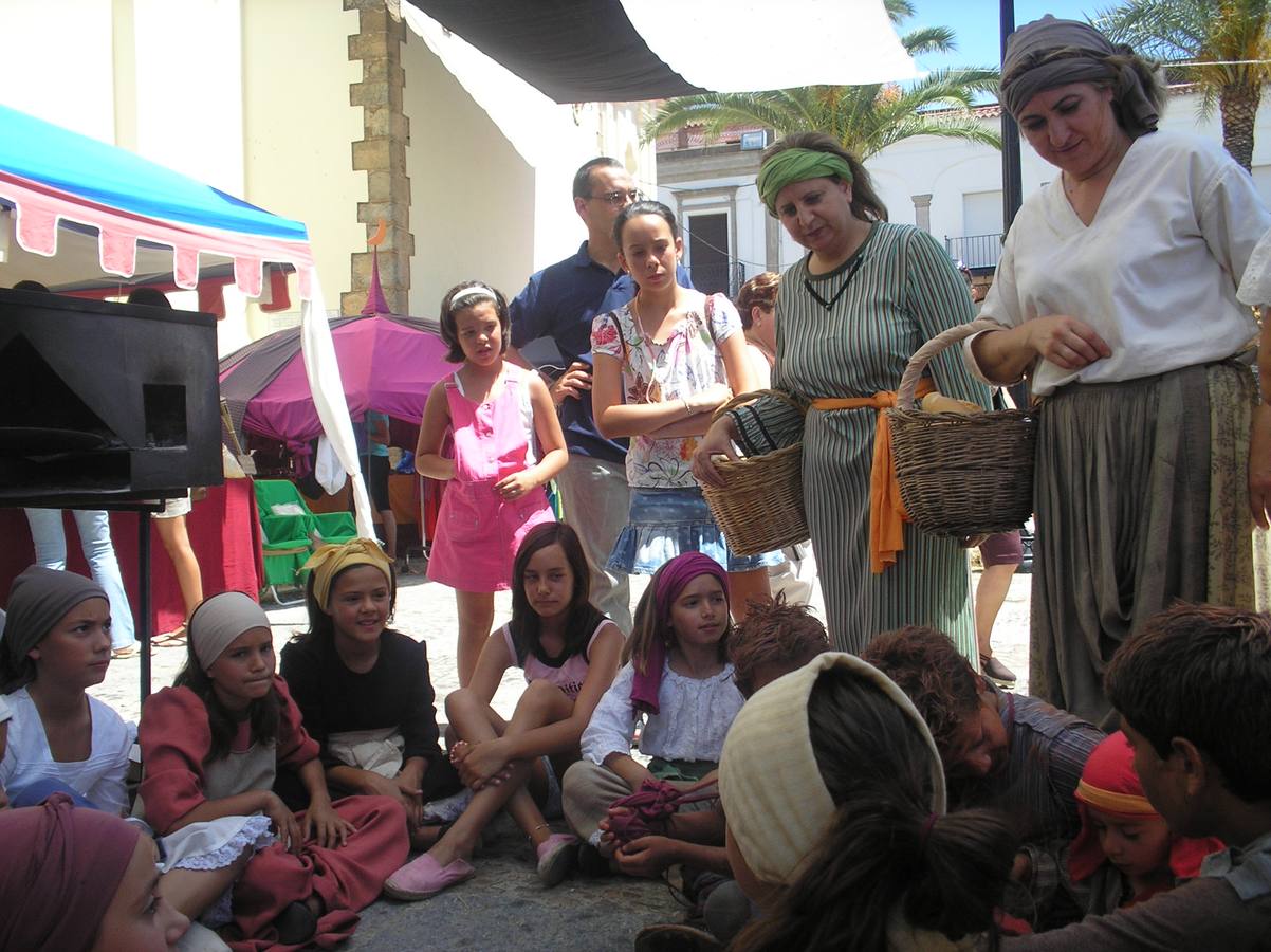 Escena de animación de calle en la fortaleza templaria.