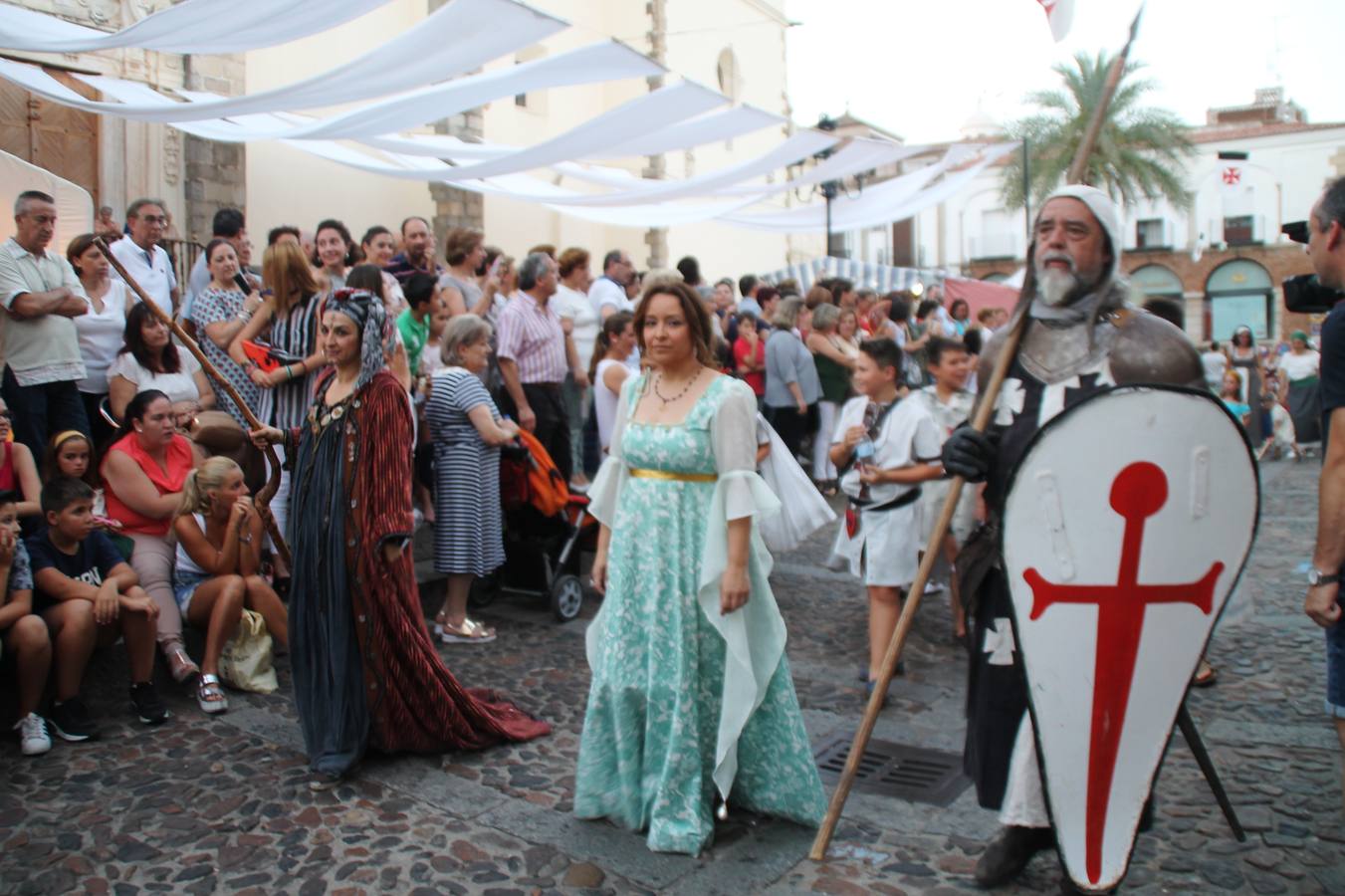 Escena de animación de calle en la fortaleza templaria.