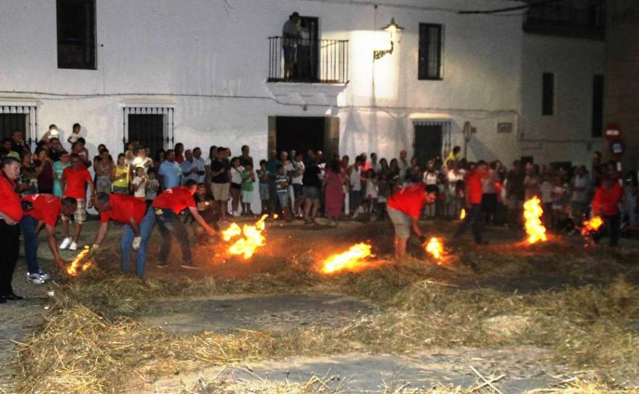 Imagen de la tradicional quema del rabo del diablo.