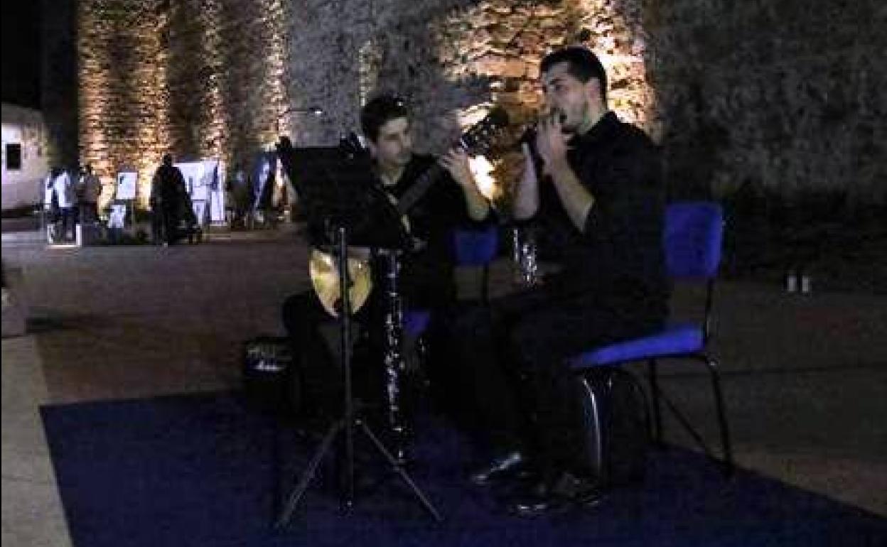 Teatro y la música de 'Amaro Brothers' este fin de semana en el marco del programa 'EnRedArte'