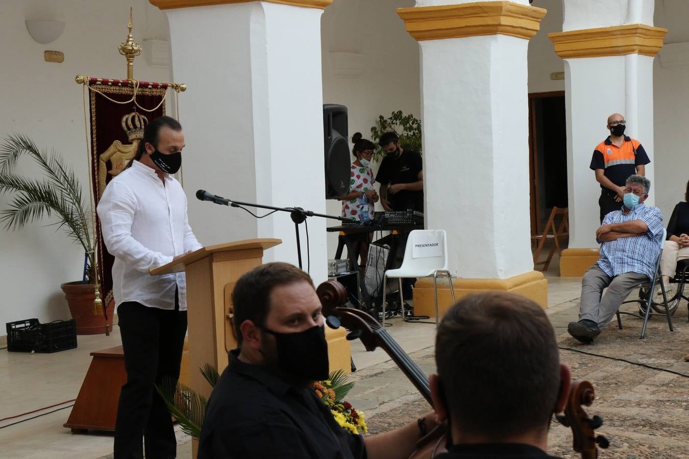 El alcalde de Jerez de los Caballeros, Juan Carlos Santan, durante su discurso.